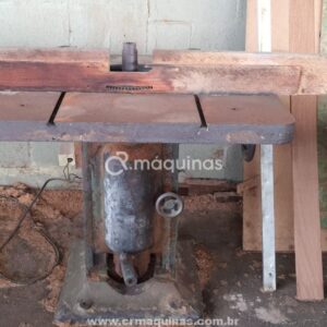 Tupia com mesa